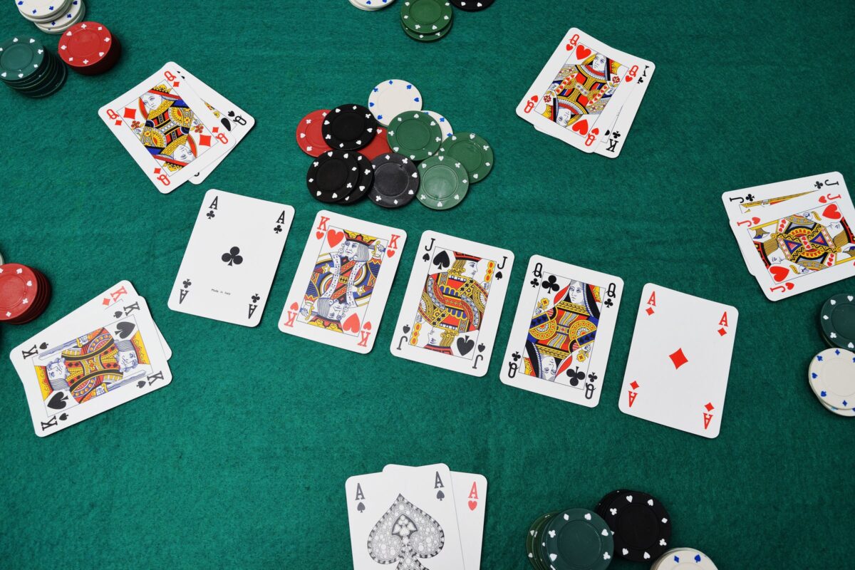 Những mẹo chiến thắng Poker của nha cai UK88 