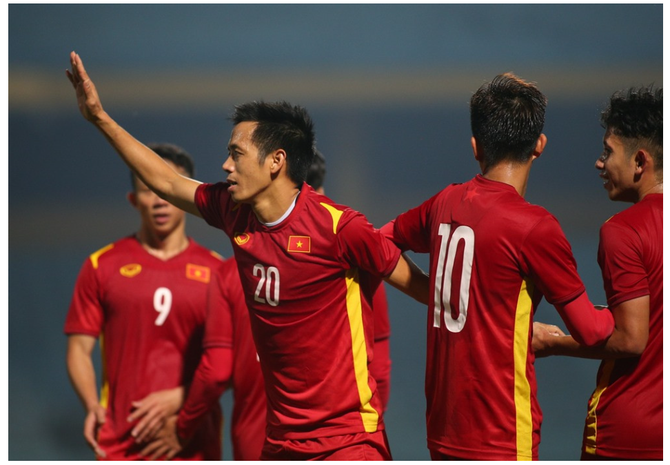 Văn Quyết ghi bàn giúp tuyển Việt Nam đánh bại Philippines ở trận giao hữu cuối cùng trước khi bước vào AFF Cup 2022