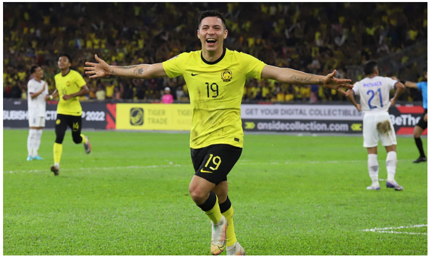 Tiền đạo nhập tịch Sergio Aguero ghi bàn mở tỷ số khi Malaysia đánh bại Lào 5-0 trên sân Bukit Jalil tối 24/12