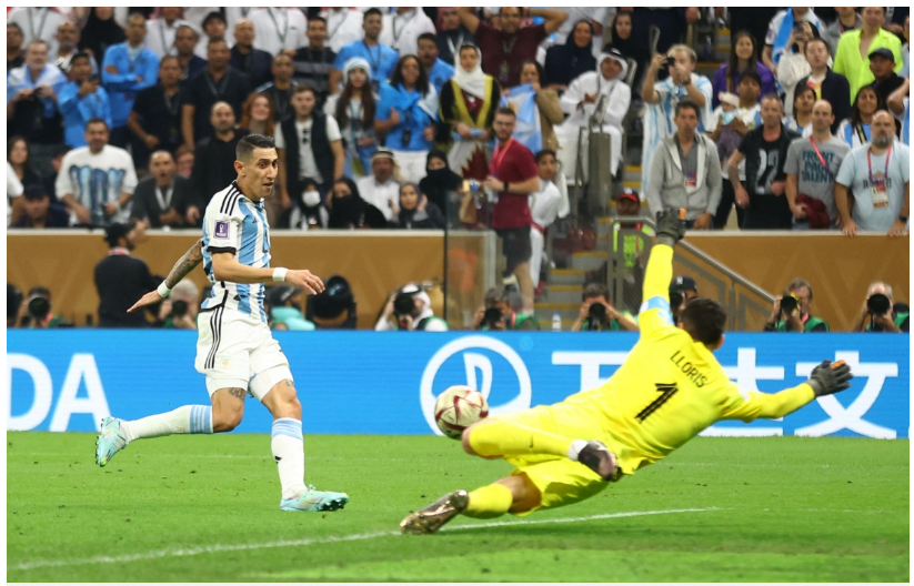 Di Maria ghi bàn thắng nâng tỷ số lên 2-0 cho Argentina trong trận chung kết