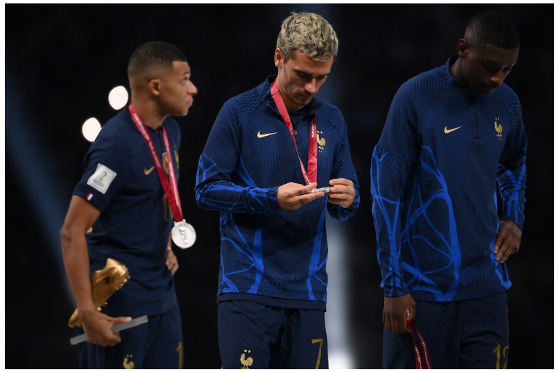 Các cầu thủ Pháp thất vọng khi không thể bảo vệ chức vô địch thế giới