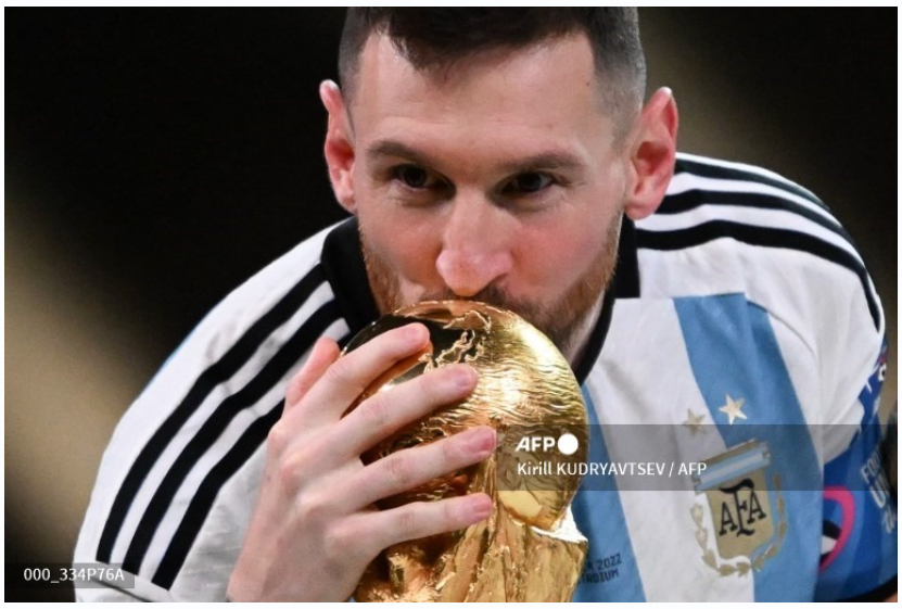 Messi là cầu thủ đầu tiên 2 lần đoạt Quả bóng vàng tại World Cup các năm 2014 và 2022