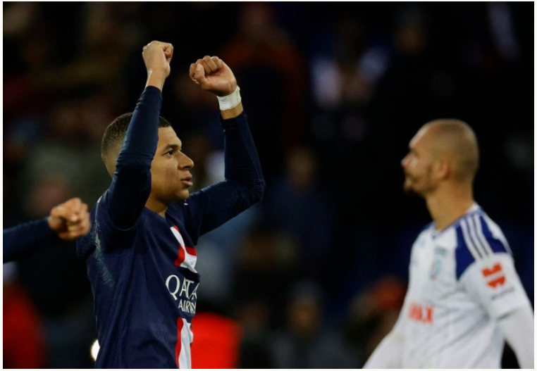 Mbappe mừng sau khi ghi bàn ấn định thắng lợi 2-1 cho PSG